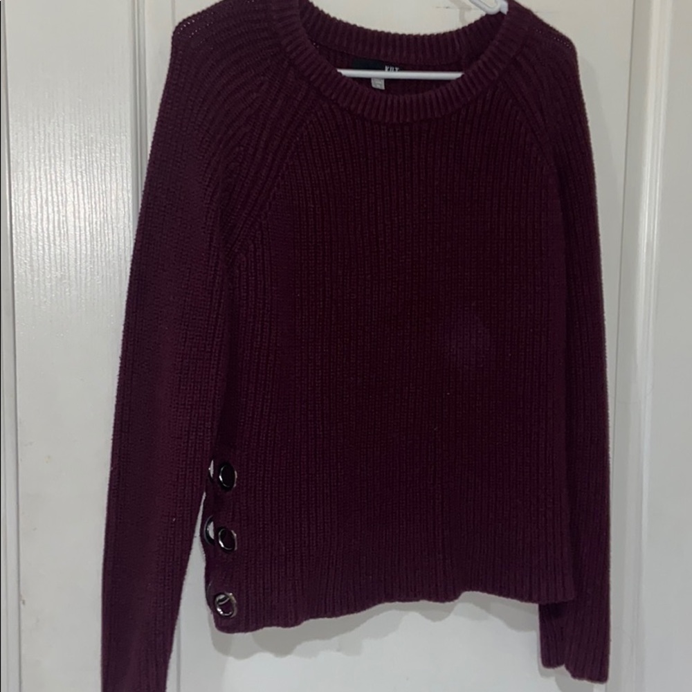 Sweater lightly used no holes or wear and tear